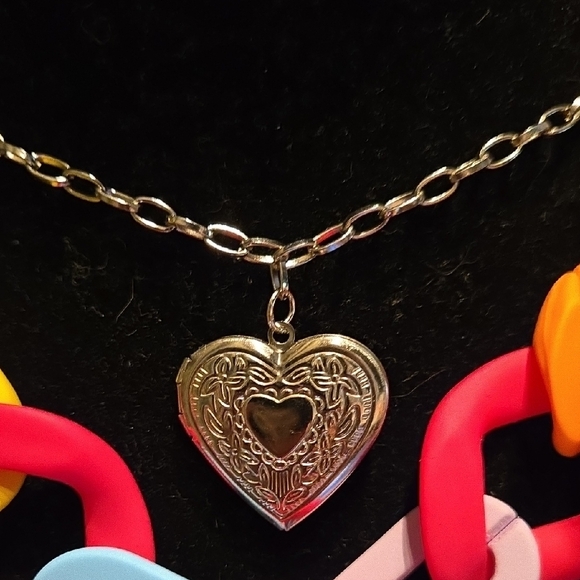 Colorful Chain Necklace with Heart Pendant - Picture 5 of 13